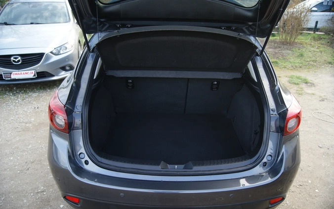 Mazda 3 cena 51900 przebieg: 105000, rok produkcji 2017 z Szczecin małe 781